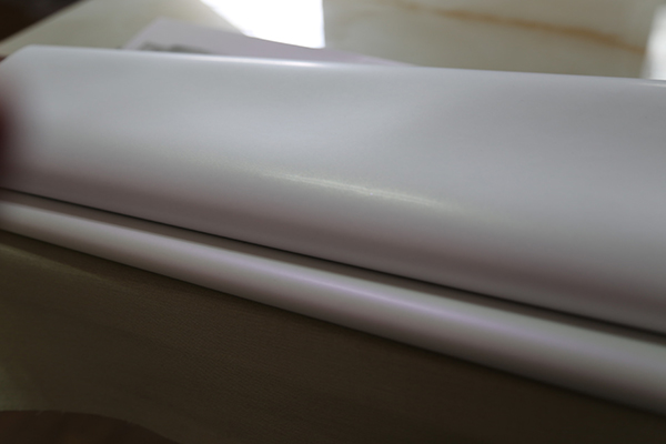 O equipamento de corte de couro de seda